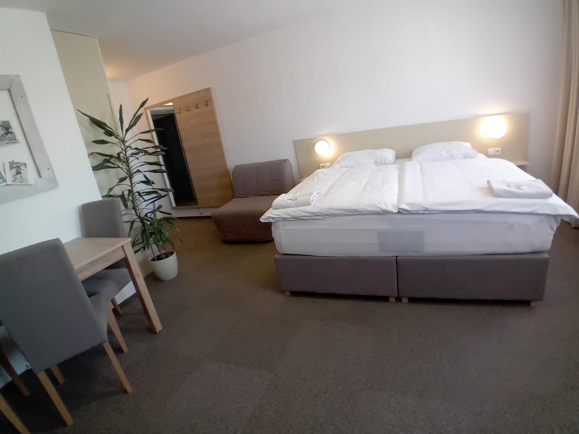 Hotel U Budvaru Ceske Budejovice Exteriör bild